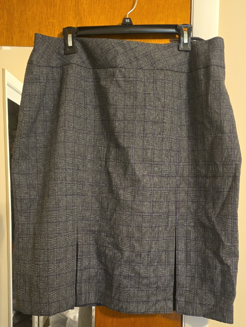 Evan Picone Gray Plaid Pencil Skirt with Navy Accents
